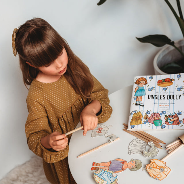 Dingles Dolly Color in / Paper doll Book